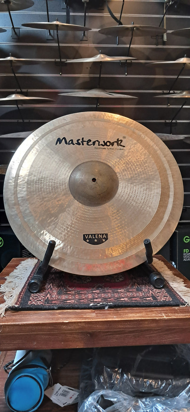 masterwork Valena ride 22"