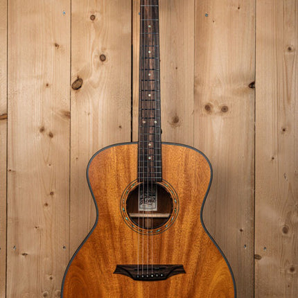 Bromo Tahoma Series auditorium guitar with solid mahogany top - BAT2M