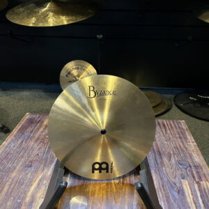 "Image of Meinl 10 inch Byzance Traditional Splash Cymbal - Helder en snel bekken voor levendige accenten en sprankelende ritmes."