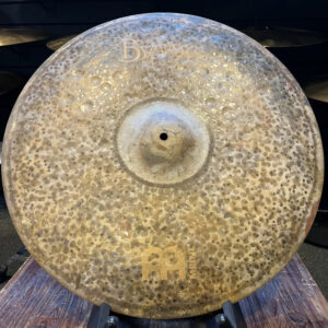 "Image of Meinl 22 inch Byzance Extra Dry Thin Ride Cymbal - Warme, donkere klank met handgehamerde details voor een uniek geluid."