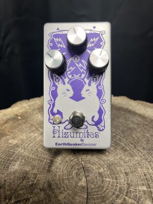 Image of Earthquaker Devices Hizumitas Fuzz Pedal - powerful fuzz tones for your guitar.