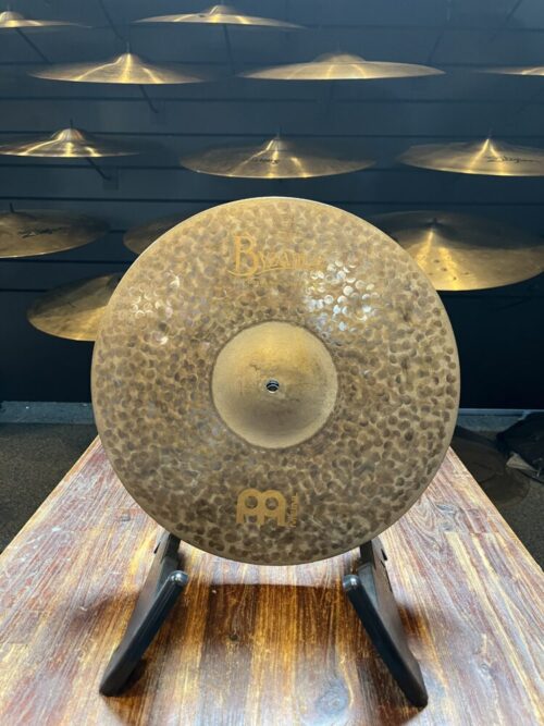 Image of Meinl Byzance Extra Dry Medium Thin Hihat 15" - Warm and expressive hihat with rich, dark sound.