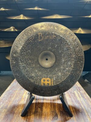 Image of Meinl Byzance Extra Dry China 18" - Hand-hammered cymbal with trashy, dark sound perfect for expressive drumming.