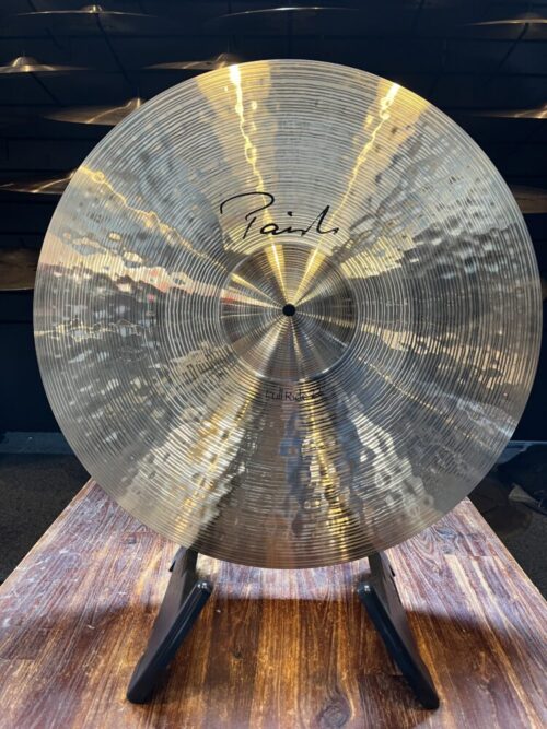 Image of Paiste Signature Full Ride 22" - Versatile and refined ride cymbal with clear, balanced tones.