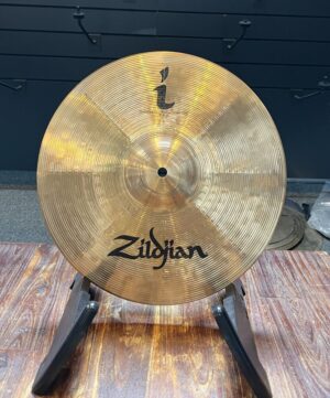 "Image of 14" Zildjian I Family Trash Crash/Trash Hi-Hat ILH14TRC bekken met heldere en explosieve klank."