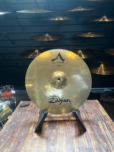"Image of 16-inch Zildjian A Custom Crash bekken met heldere, sprankelende klank en brilliant afwerking."