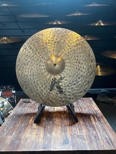 "Image of 22-inch Zildjian K Custom High Definition Ride bekken met heldere stokdefinitie en dynamische respons."