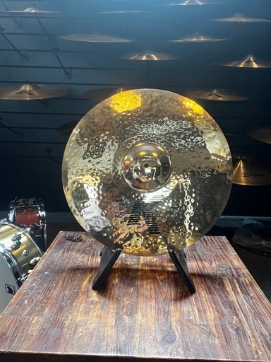 "Image of 20-inch Zildjian K Custom Session Ride bekken met heldere stokdefinitie en warme ondertonen."