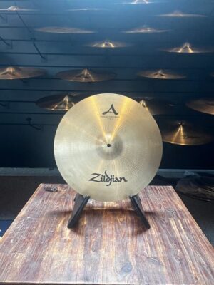 "Image of 16-inch Zildjian A Medium Thin Crash bekken met heldere, expressieve klank."