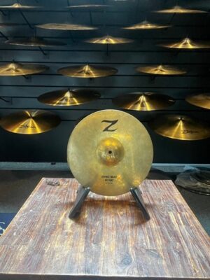 "Image of 13-inch Zildjian Z Dino Beat hi-hat bekkens met krachtige en heldere klank."
