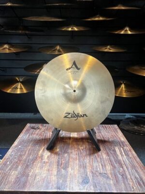 "Image of 18-inch Zildjian A Fast Crash bekken met heldere, explosieve klanken en een traditionele afwerking."