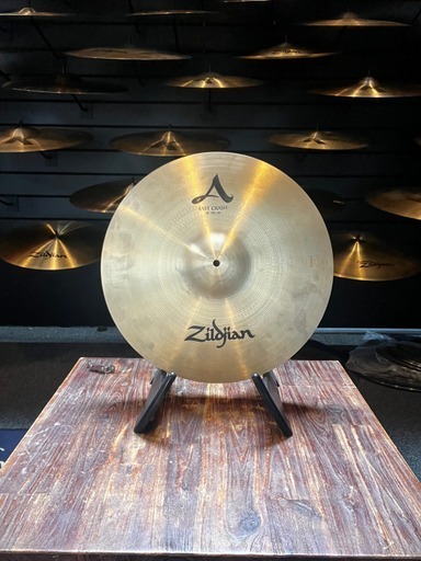 "Image of 18-inch Zildjian A Fast Crash bekken met heldere, explosieve klanken en een traditionele afwerking."