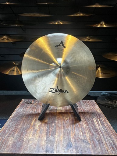 "Image of 21-inch Zildjian A Sweet Ride bekken met een evenwichtige mix van heldere ping en warme ondertonen."