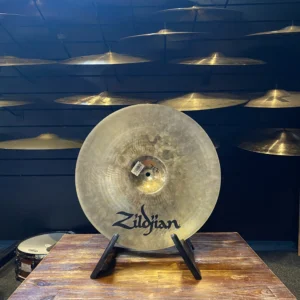 Image of 16" Zildjian A Custom Medium Crash cymbal, ideal for versatile styles with a bright, powerful sound and warm undertone.
