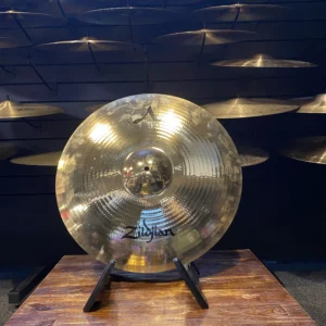 Image of 20" Zildjian A Custom Ride cimbalen with bright, clear tone and versatile performance.