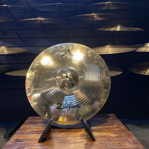 Image of 20" Zildjian A Custom Ride cimbalen with bright, clear tone and versatile performance.