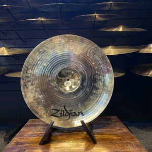 Image of 20" Zildjian A Custom Ride cimbalen with bright, clear tone and versatile performance.