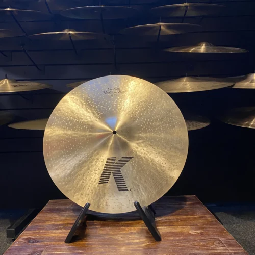 Image of 20" Zildjian Custom Medium Ride cymbal with warm, clear tone and versatile sound for various musical styles.