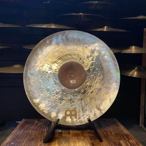 Afbeelding van Meinl Byzance 21" Transition Ride bekken met handgehamerde B20-bronzen constructie, biedt dynamische en veelzijdige klanken.