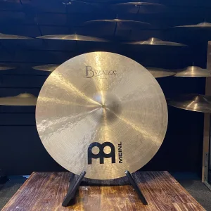 Afbeelding van de 21'' Meinl Byzance Medium Ride met traditionele afwerking, handgehamerd B20-brons voor een veelzijdige klank.