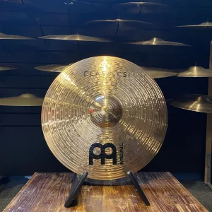 Afbeelding van de 20'' Meinl Classics Medium Ride met briljante afwerking, ideaal voor veelzijdige sounds in rock en popmuziek.