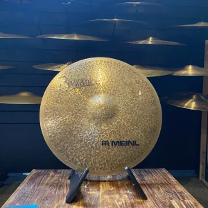 Afbeelding van de 20'' Meinl Byzance Cast Cymbal Dry Ride, met een droge, gefocuste toon en een scherpe, doordringende bel.