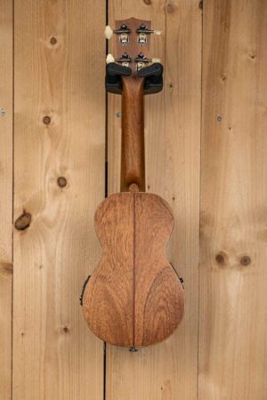 DSC8601.jpeg Mahalo Master Series all solid soprano ukulele, MEQ2 preamp & tuner, toneflow bracing, natural matt, with bag and strap - MM1E